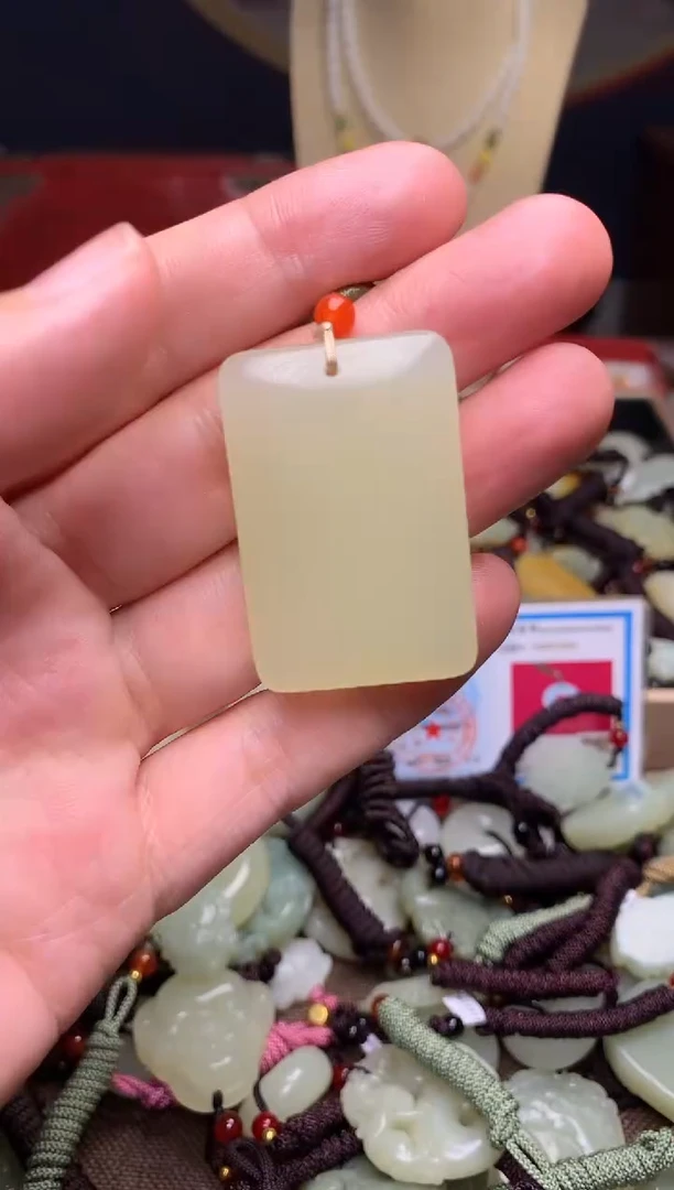 玉新疆料青海料清水吊坠