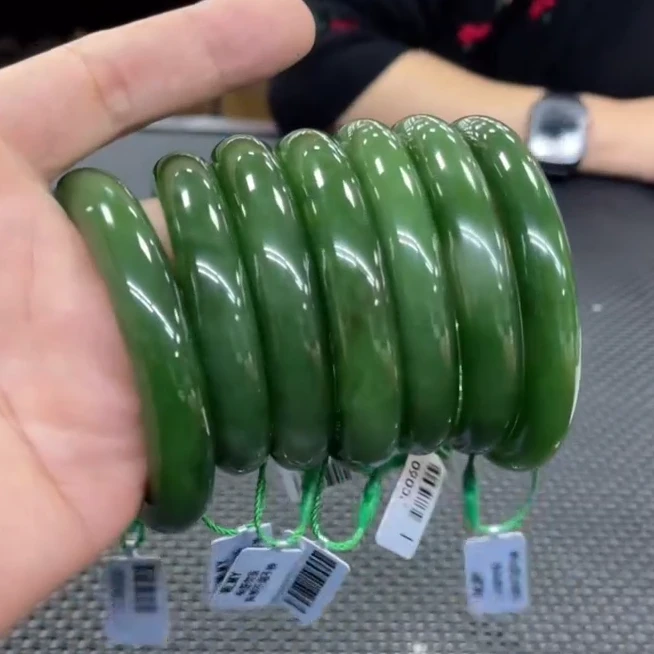 【老郑家】和田玉手镯一支 (多样性发1件) 微黑点