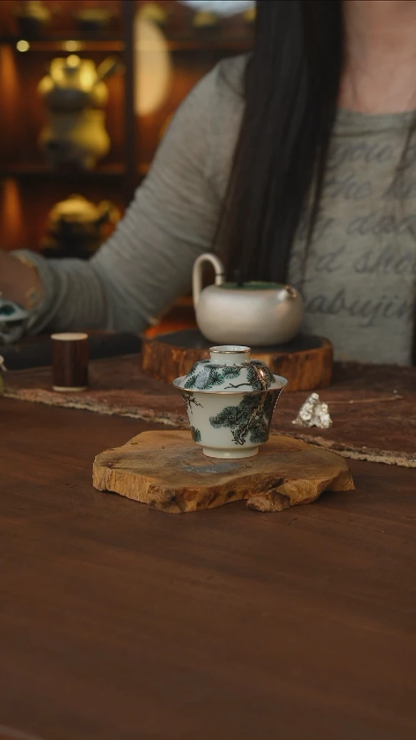 包银松树小盖碗.