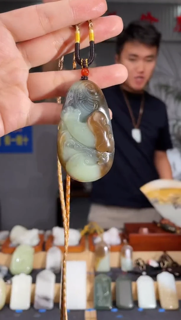 和田玉未镶嵌颈饰1