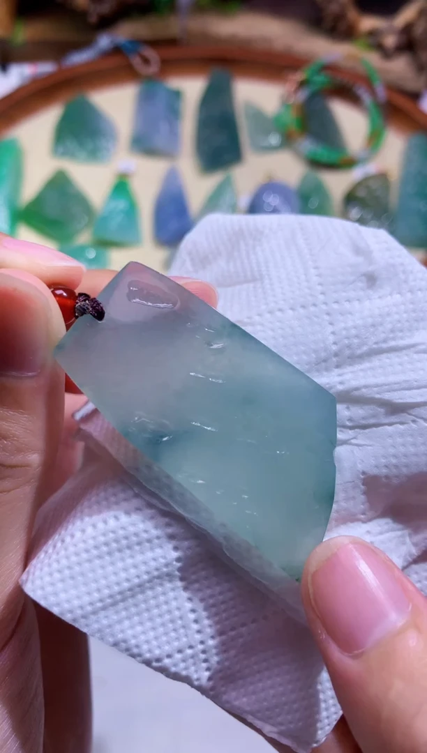 翡翠未镶嵌颈饰