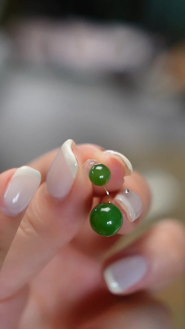 18K金镶嵌和田玉（碧玉）耳坠，耳饰