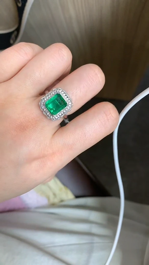 【闪购商品】祖母绿戒指18K金镶嵌祖母绿戒指3.3ct主石