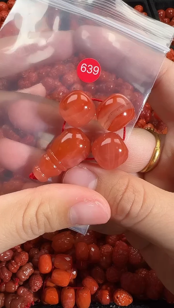 颈饰未镶嵌南红玛瑙1