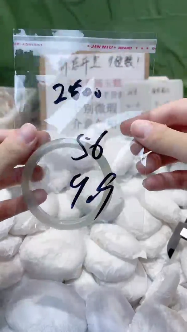玛瑙/玉髓手镯未镶嵌56