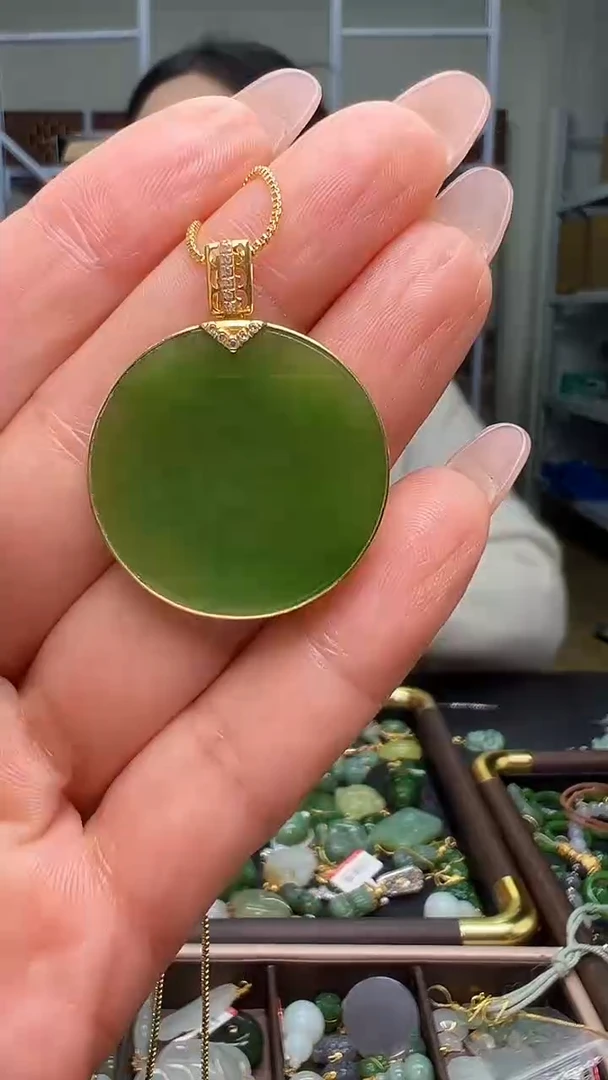 颈饰18K金镶嵌和田玉(多样性发货.发其一）11.08.66