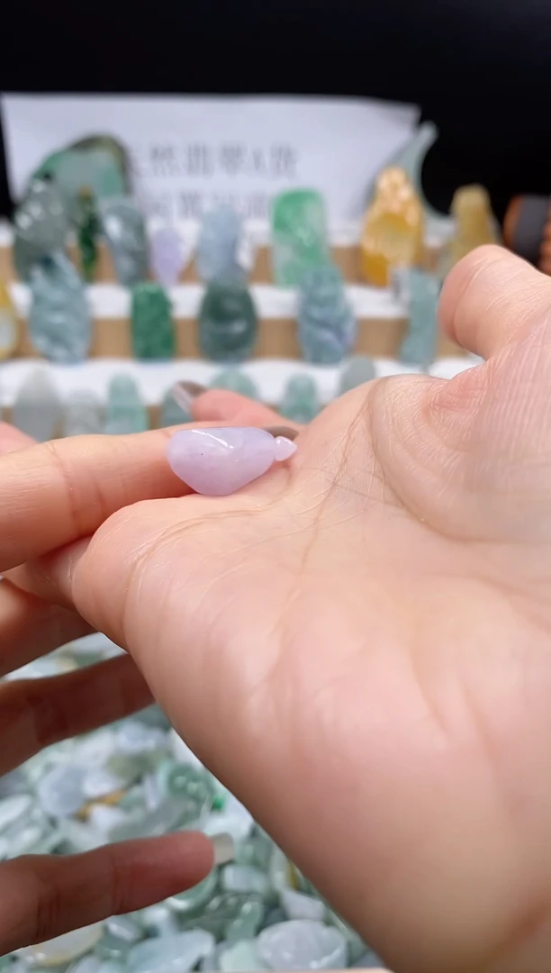 翡翠未镶嵌颈饰吊坠64