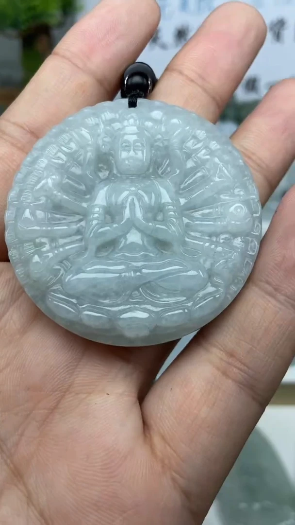 翡翠未镶嵌颈饰千手观音