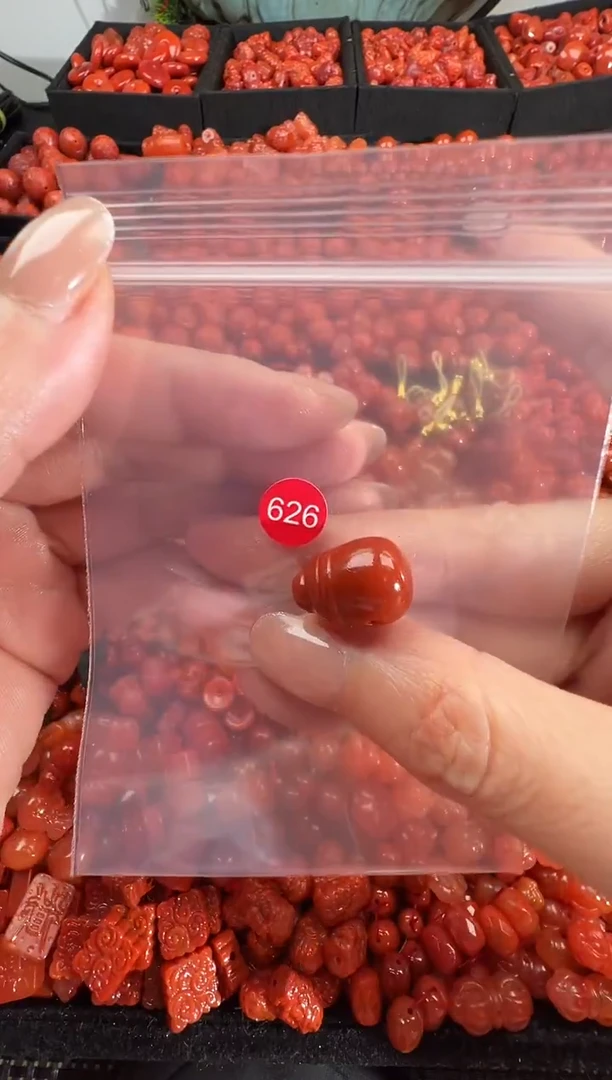 颈饰未镶嵌南红玛瑙1