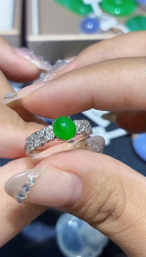 18K金镶嵌戒指翡翠天然A货翡翠