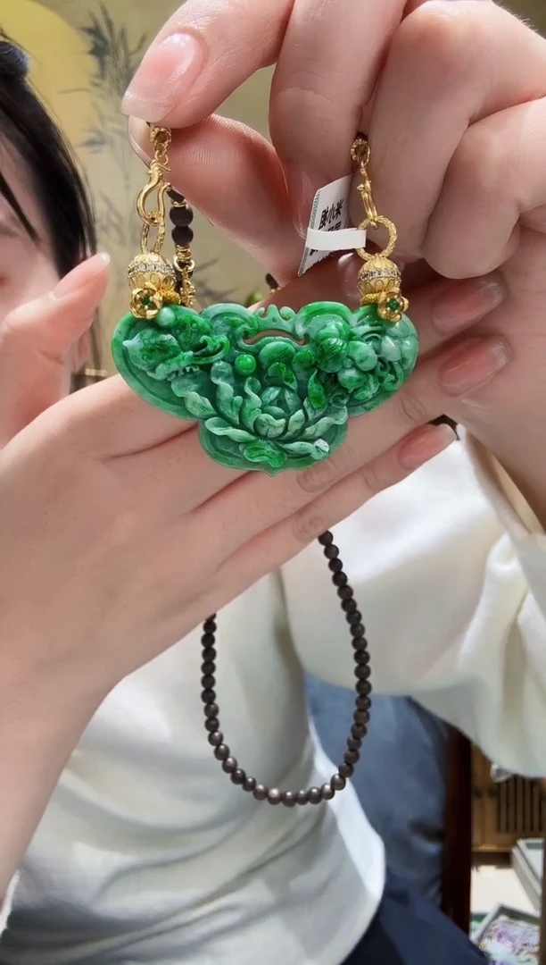 颈饰未镶嵌翡翠吊坠