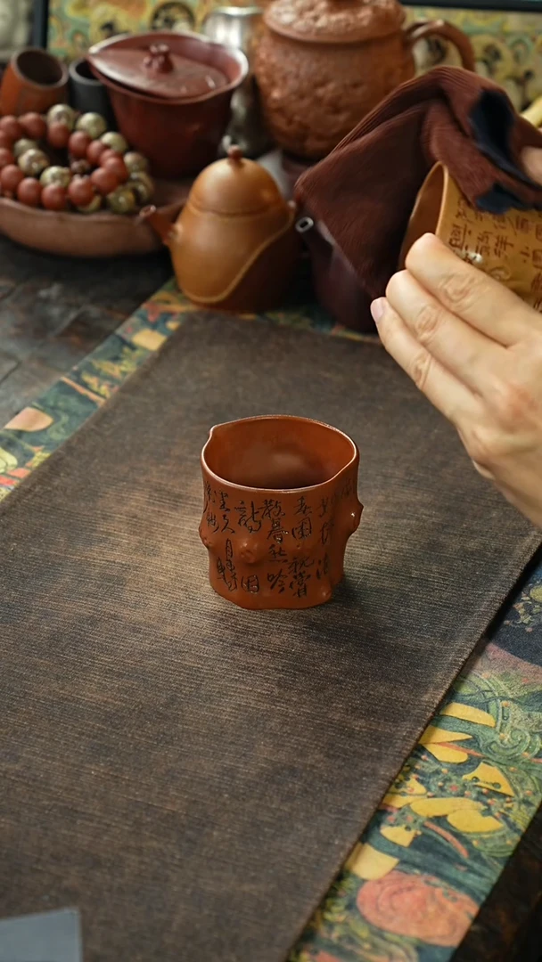 红皮龙刻绘桩器紫砂杯