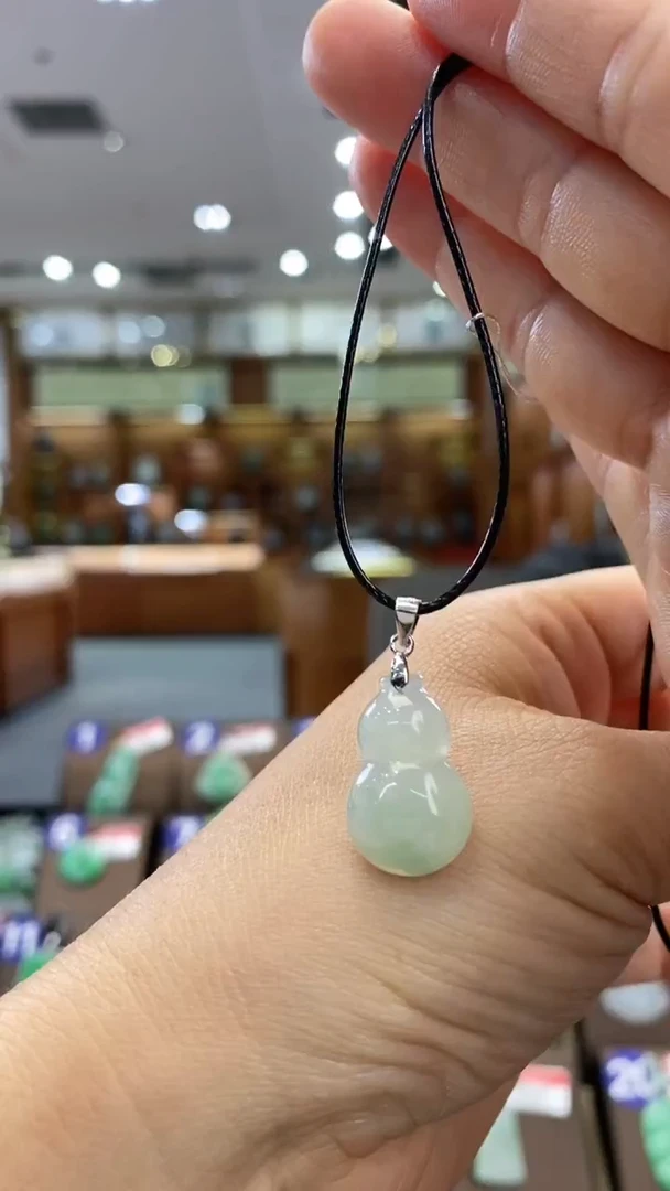 翡翠银S925镶嵌颈饰葫芦+皮绳一套