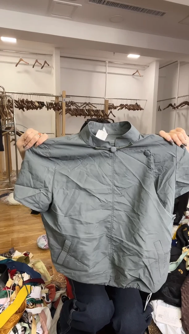 M码  110斤  半袖  样衣