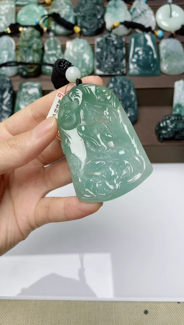 翡翠未镶嵌颈饰