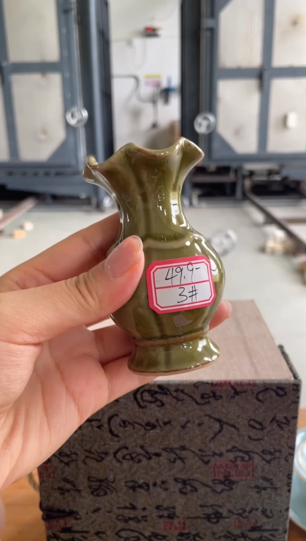 3#荷叶口瓶 矿石釉 微瑕 朱家汝窑款