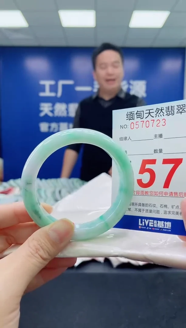 未镶嵌手镯翡翠天然翡翠手镯