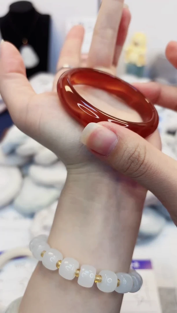 【闪购商品】石英质玉手镯未镶嵌53-玛瑙52圈口