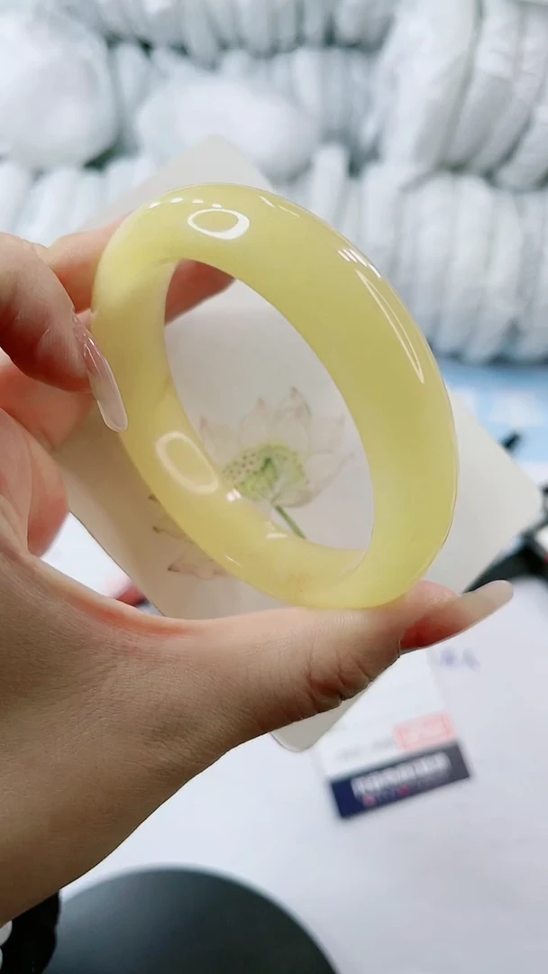 【闪购商品】石英质玉手镯未镶嵌0867192136多样性发货