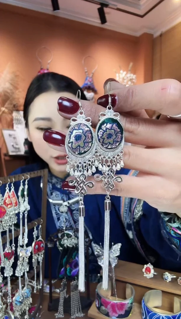 【闪购商品】刺绣纯手工民族风耳环