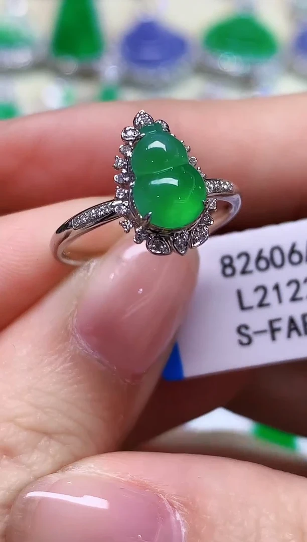 18K金镶嵌戒指翡翠L2122多样性发其一