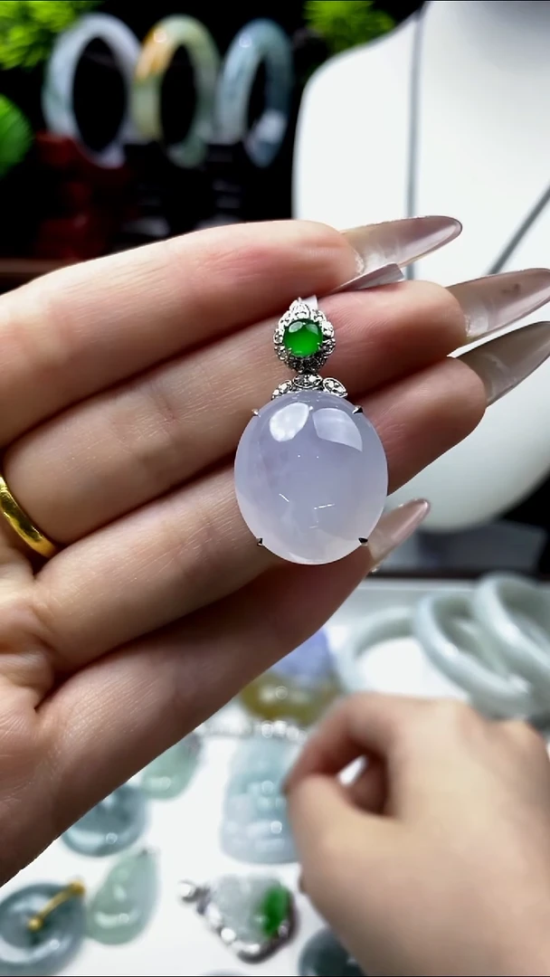 颈饰18K金镶嵌翡翠高冰天然缅料A货翡翠蛋面吊坠