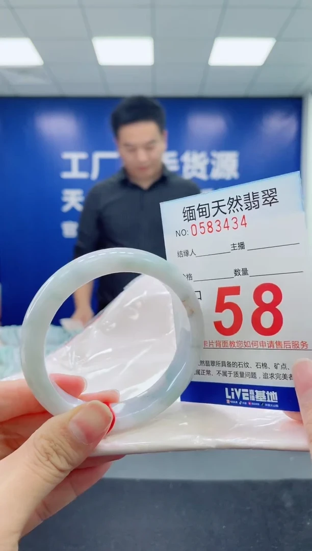 未镶嵌手镯翡翠天然翡翠手镯