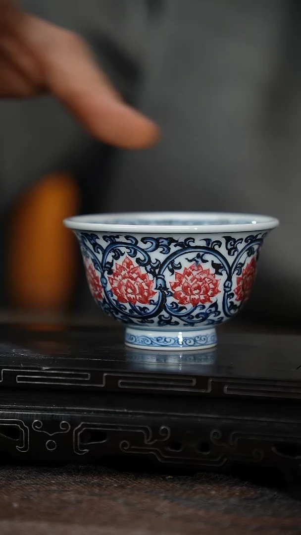 88-4青花釉里红双勾莲压手杯（红丰窑）