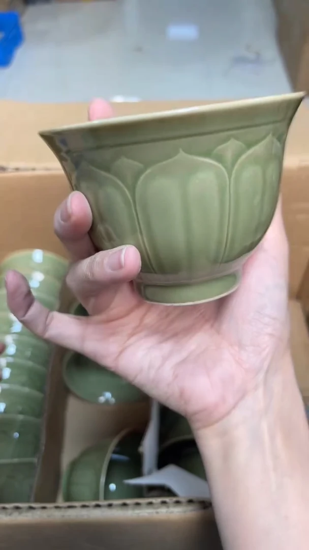 陶瓷橄榄绿莲瓣大压手杯 单只