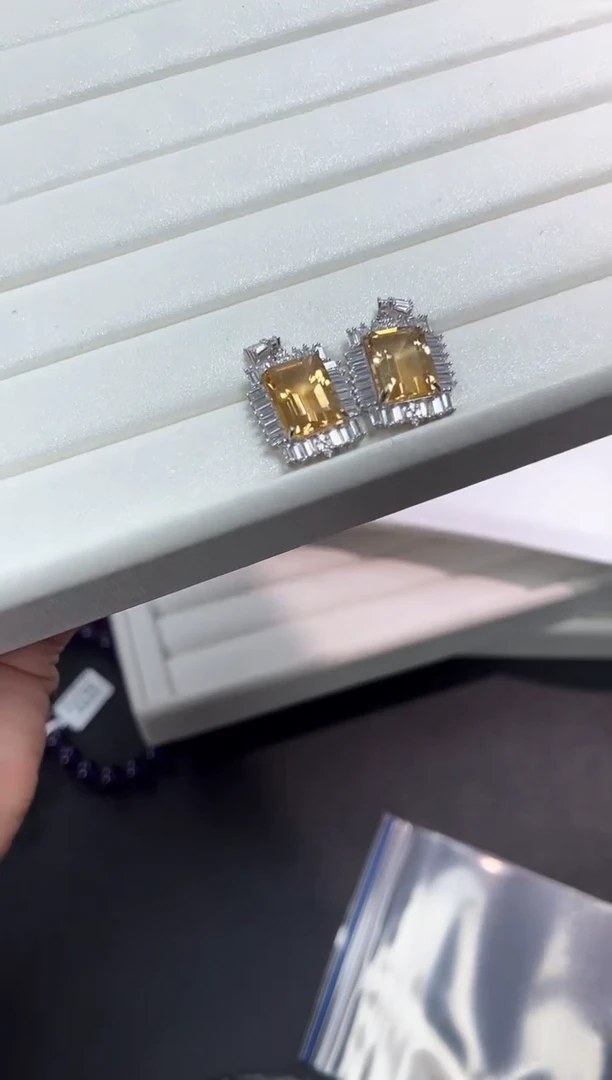 【闪购商品】黄晶吊坠(不含链)银S925镶嵌65A多样性发其一/1个