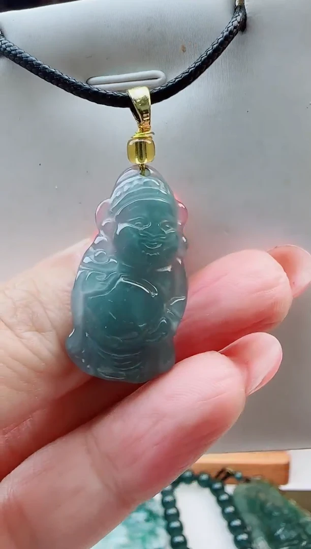 翡翠未镶嵌颈饰多样性发货其中一件