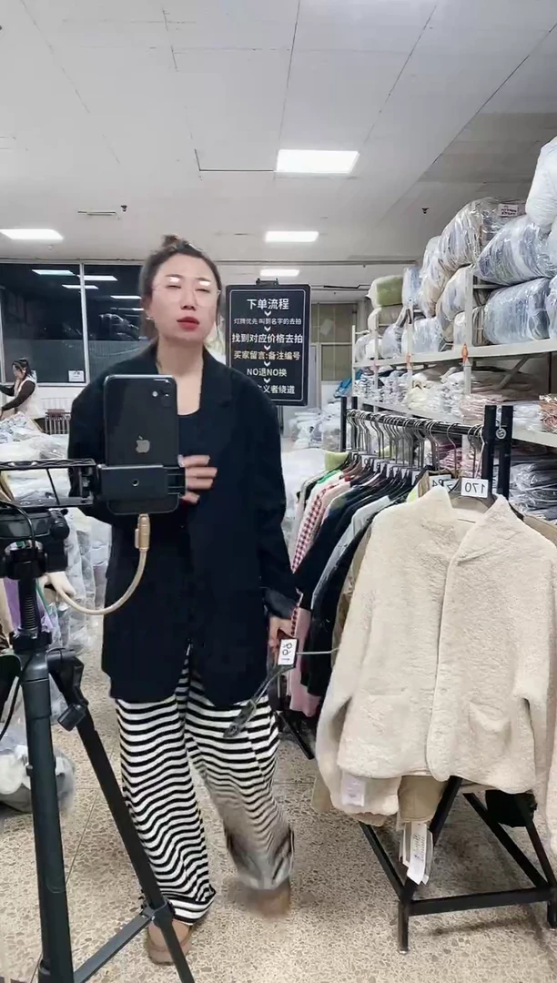 黑色设计师款西服