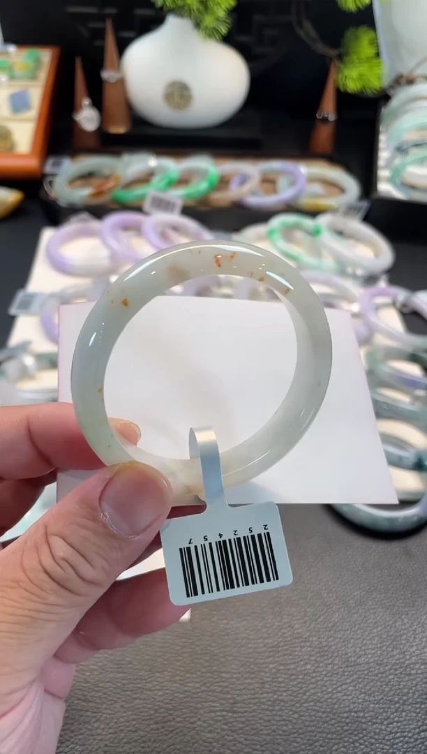 未镶嵌手镯翡翠51号 53正圈 有沙眼