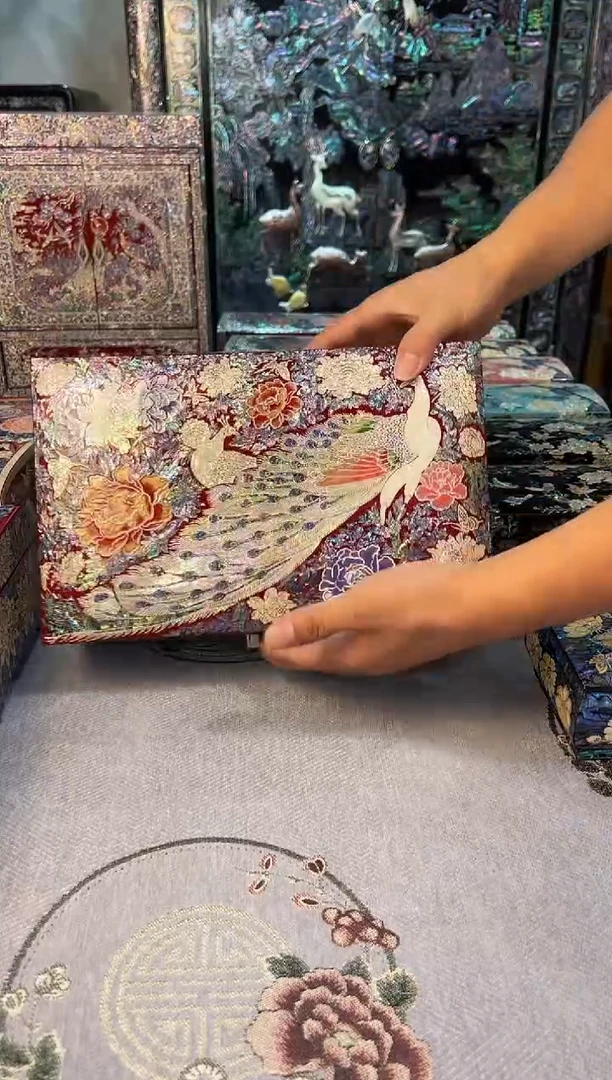 红底全满螺·弘贝雅螺钿漆器文化馆