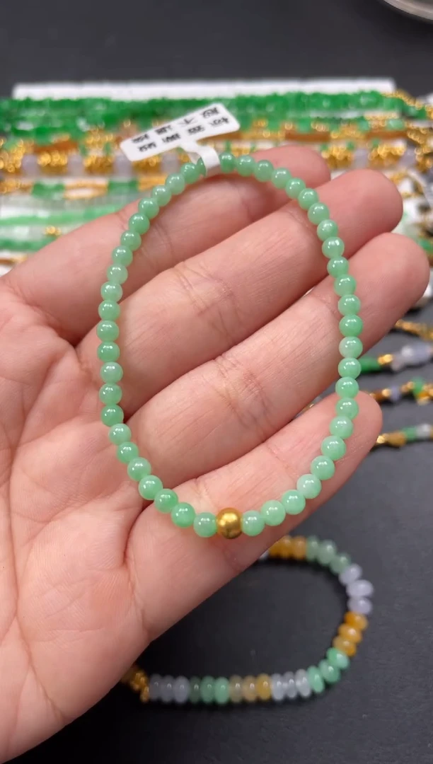 套链足金镶嵌翡翠一条  P329