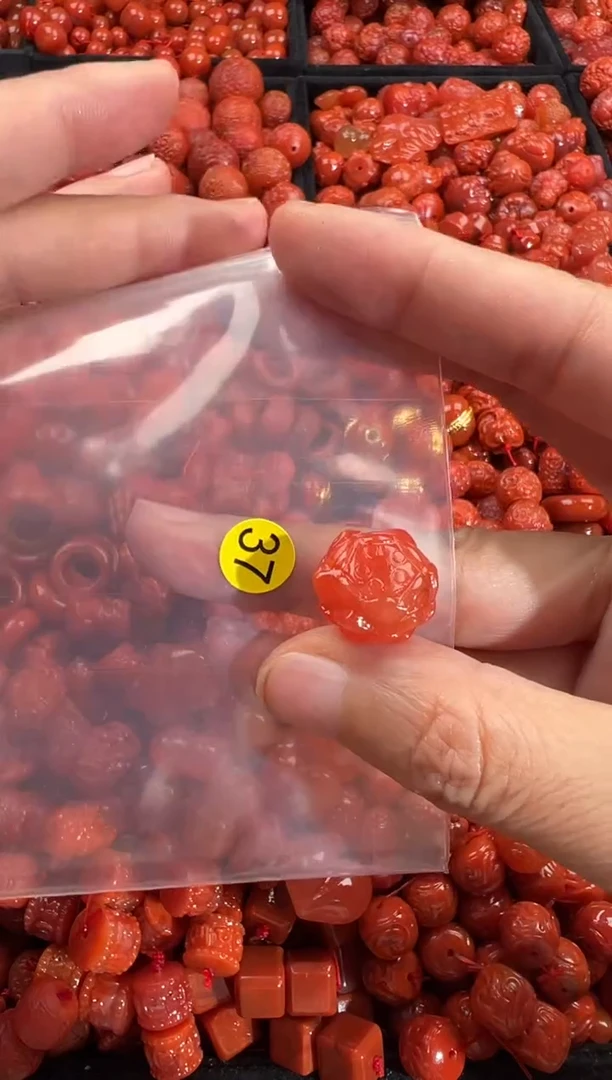 南红玛瑙未镶嵌颈饰1