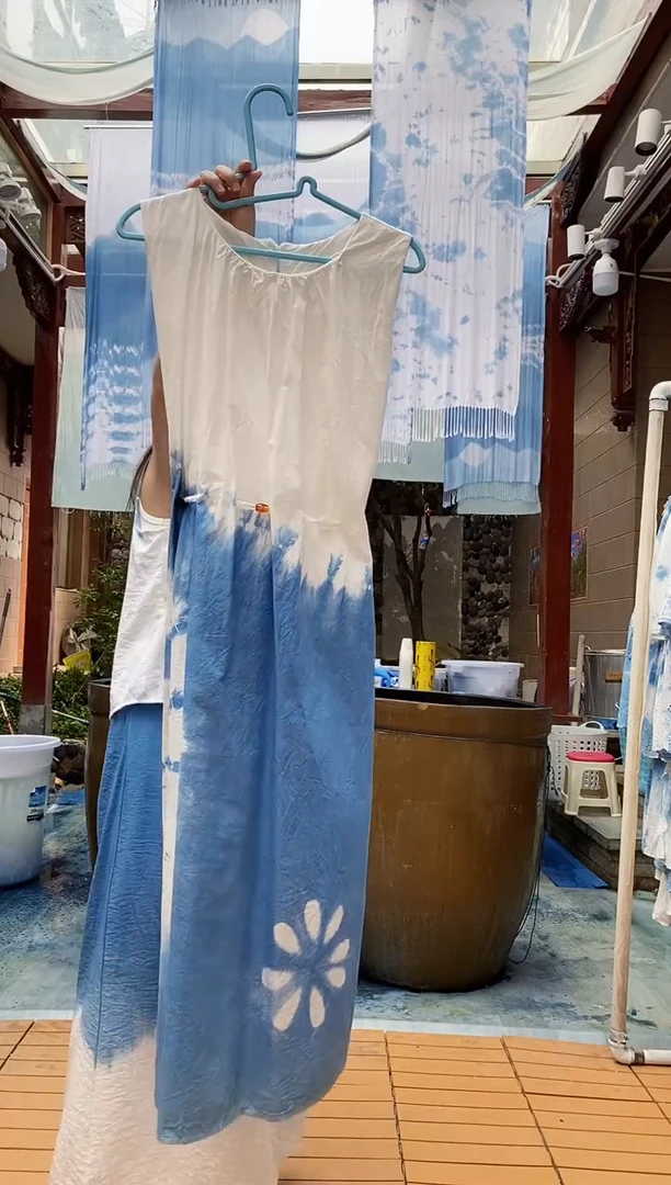 云浅蓝深 扎染服装 腰部木珠背心裙 压花