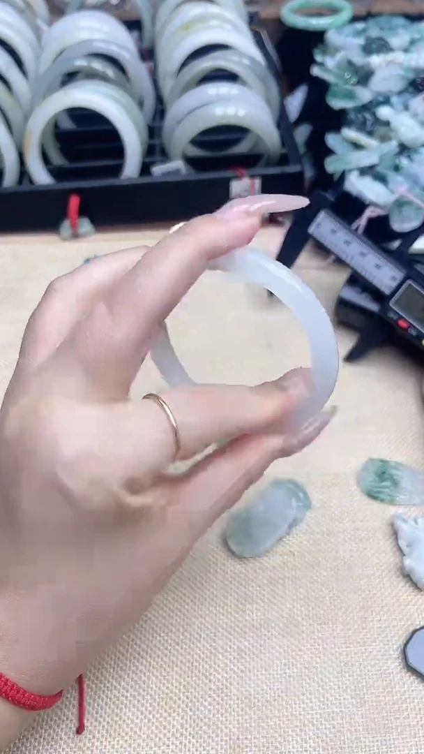 翡翠未镶嵌颈饰翡翠 未镶嵌 颈饰