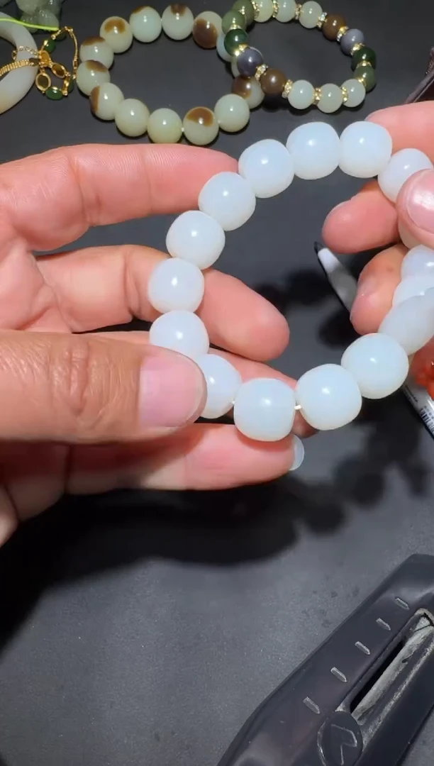 未镶嵌和田玉（糖玉）挂件和田玉