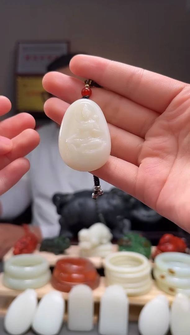 颈饰未镶嵌和田玉吊坠1