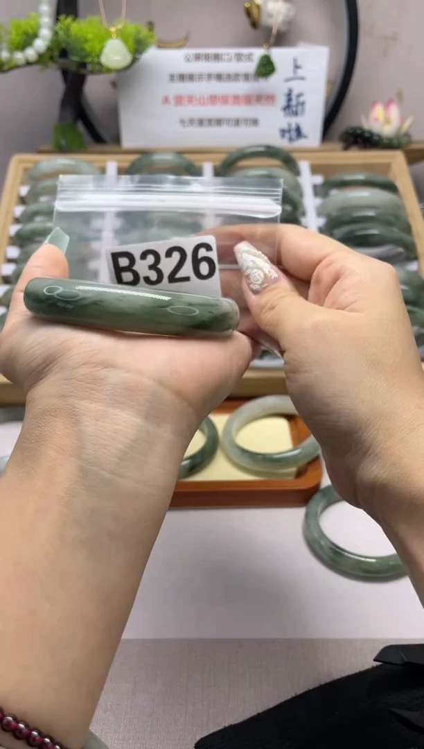 【闪购商品】石英质玉（天山翠）手镯未镶嵌b326
