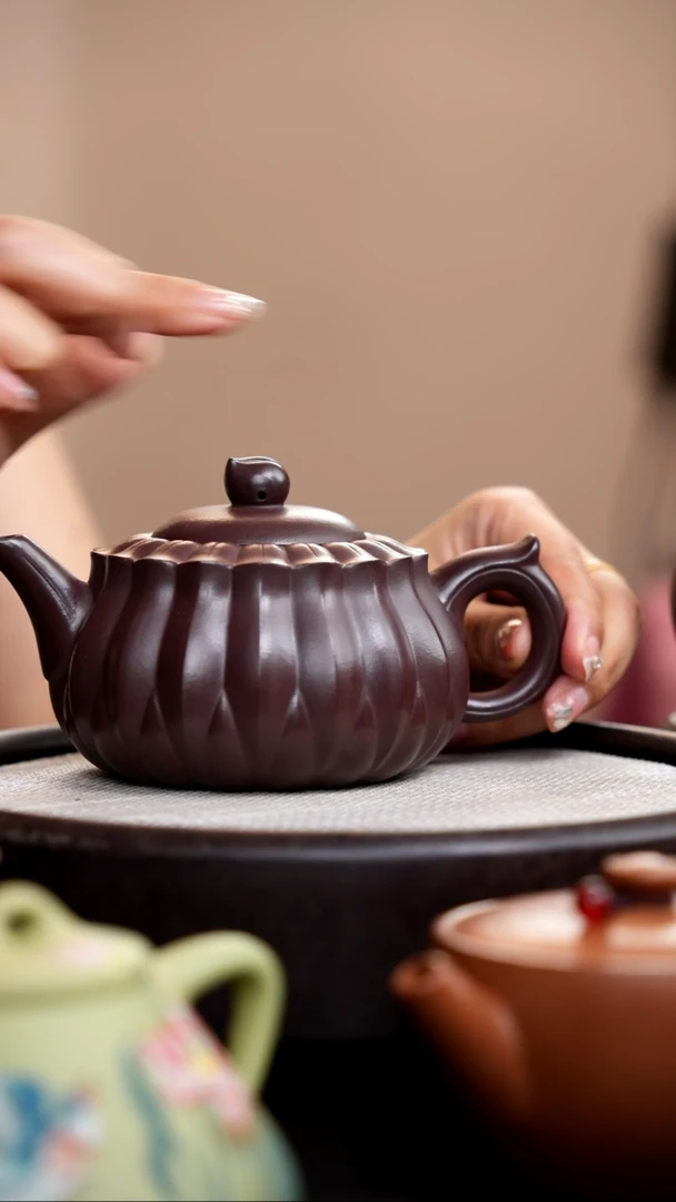 茶壶紫砂紫泥花蕊壶寿桃钮