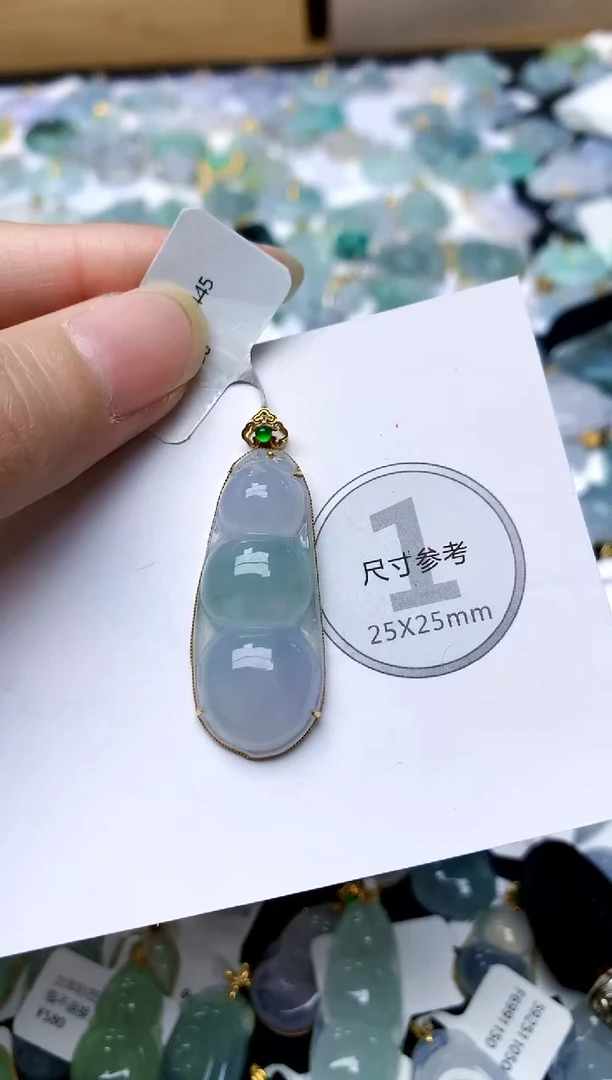 颈饰18K金镶嵌翡翠天然A货翡翠