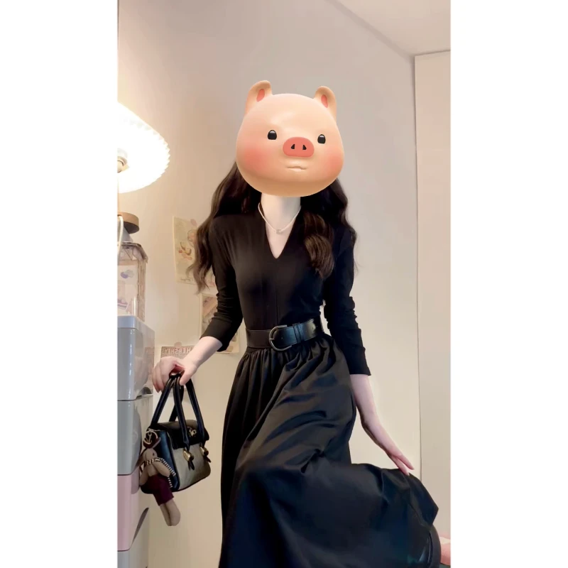 大码秋季新款气质V领针织拼接长袖连衣裙洋气收腰显瘦小黑裙长款