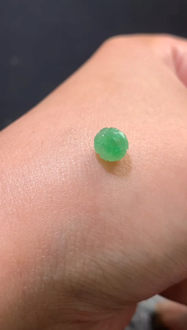 未镶嵌定制翡翠南**：毛货 6.7-4.8