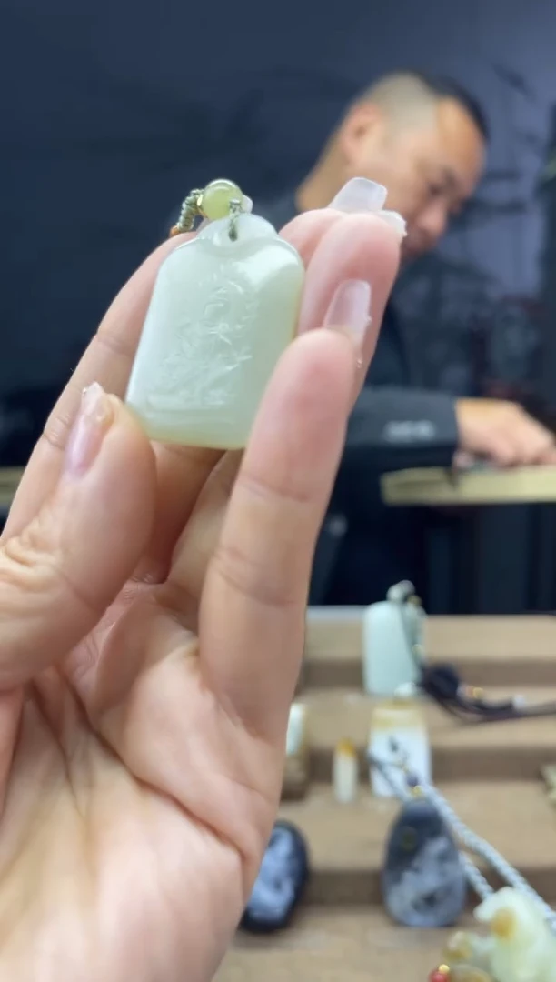 颈饰未镶嵌和田玉1