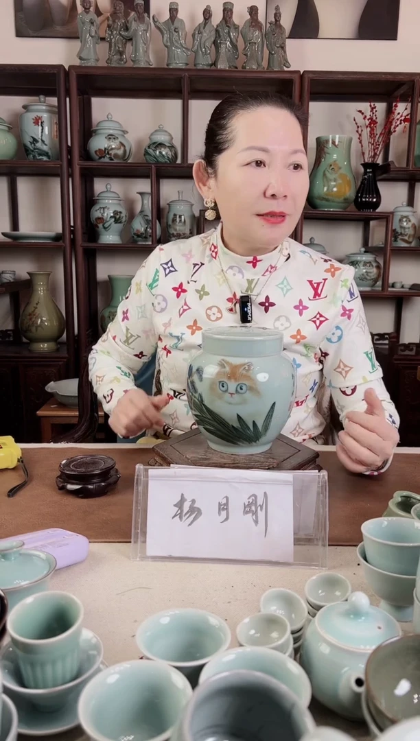 微瑕 釉中彩 猫画 盖罐