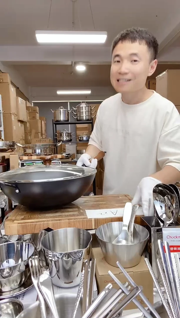 A22 微瑕34cm极铁炒锅