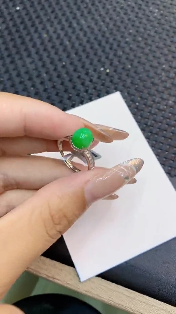 颈饰未镶嵌翡翠1