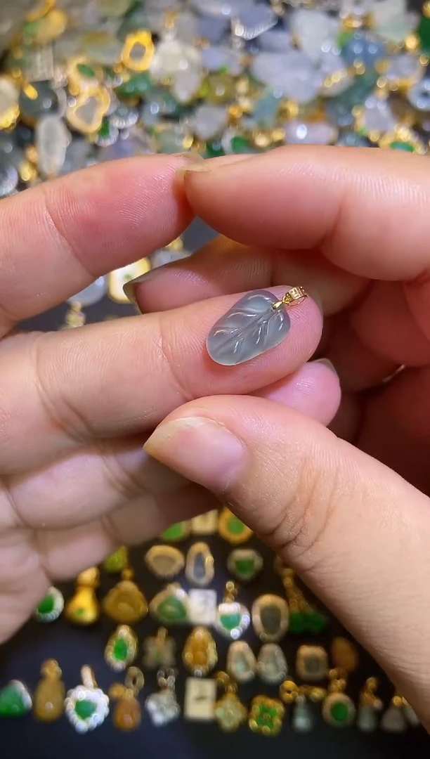 翡翠18K金镶嵌吊坠(不含链)1